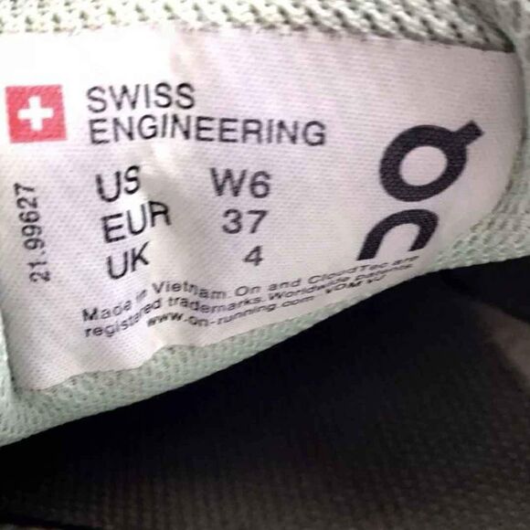 On Cloud Flyer Swiss Engineering Black Running Athletic Sneakers Tennis Shoes W6 - Picture 4 of 6